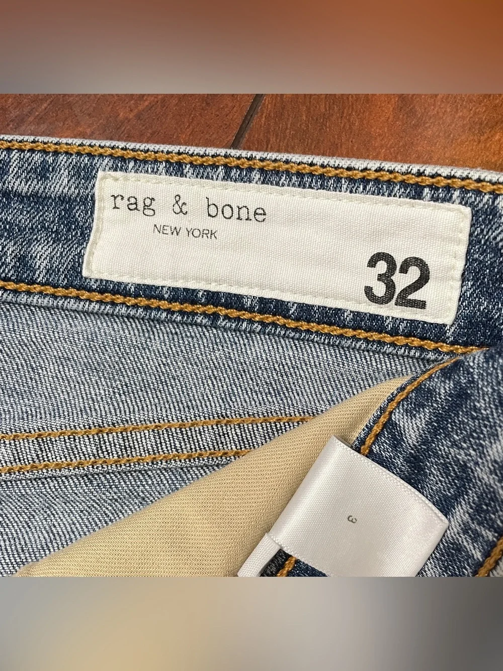 rag & bone Dre Low Rise Short in Stella